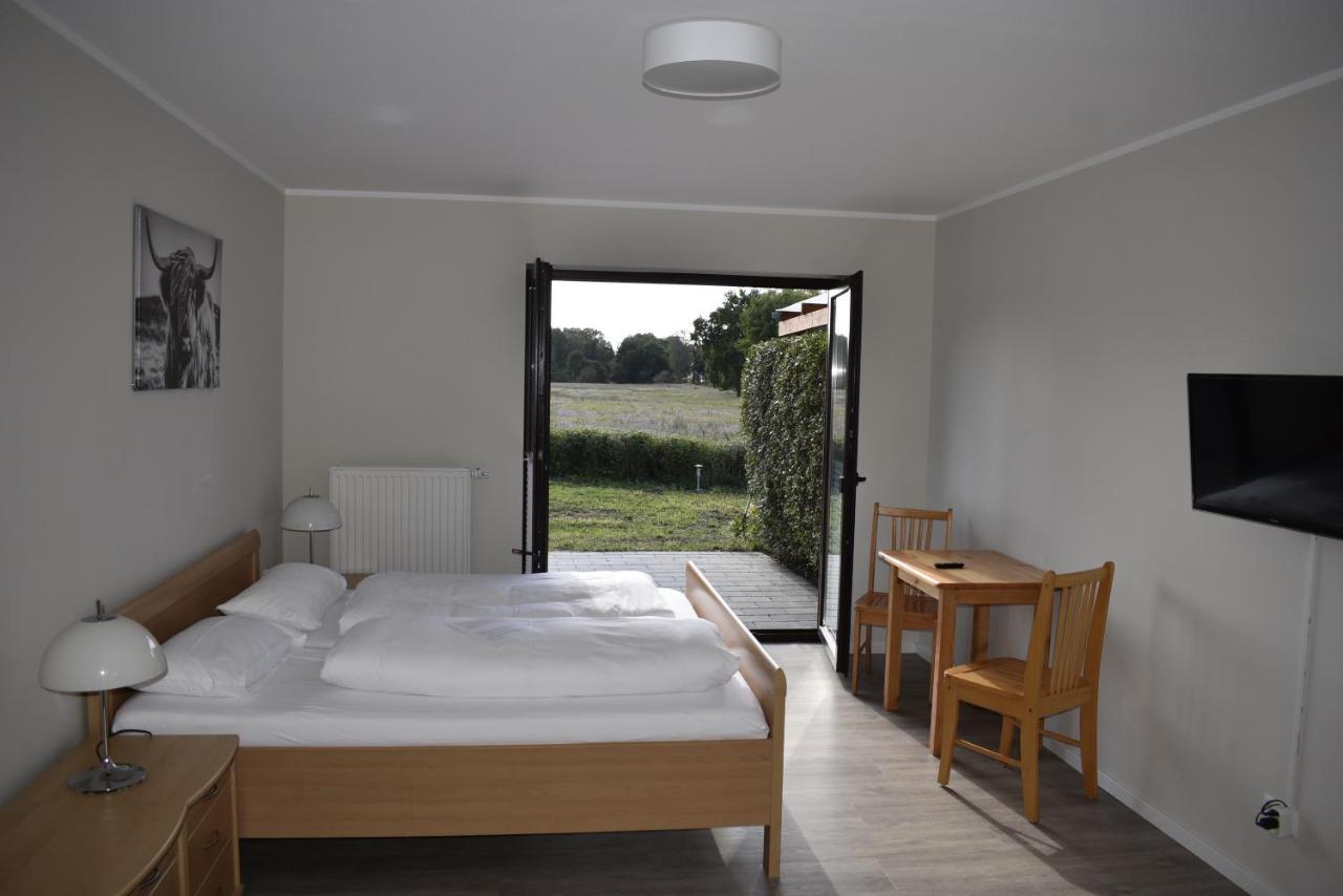 Pension Zur Schleuse Garni Am Elbe Luebeck - Kanal In Witzeeze Exterior foto