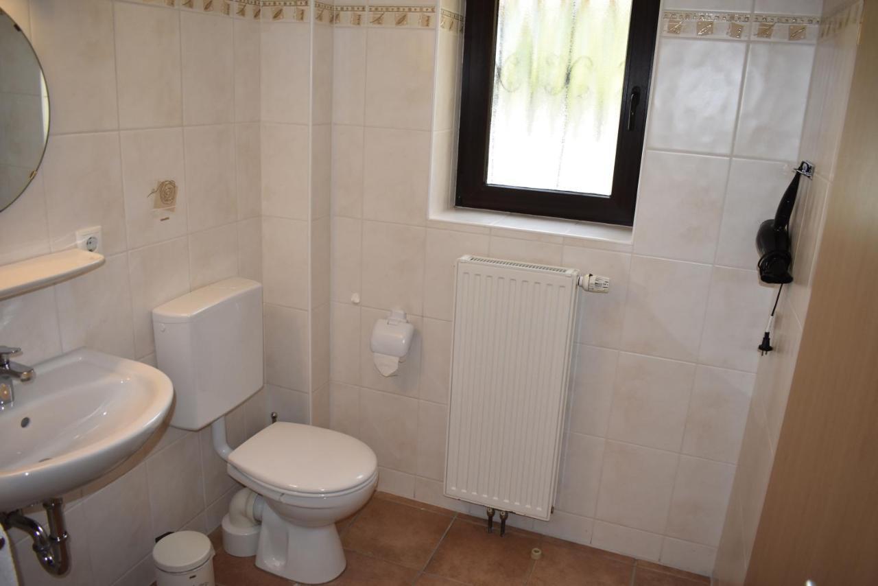 Pension Zur Schleuse Garni Am Elbe Luebeck - Kanal In Witzeeze Exterior foto