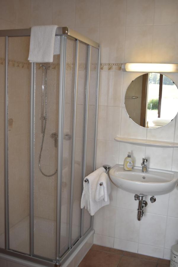 Pension Zur Schleuse Garni Am Elbe Luebeck - Kanal In Witzeeze Exterior foto